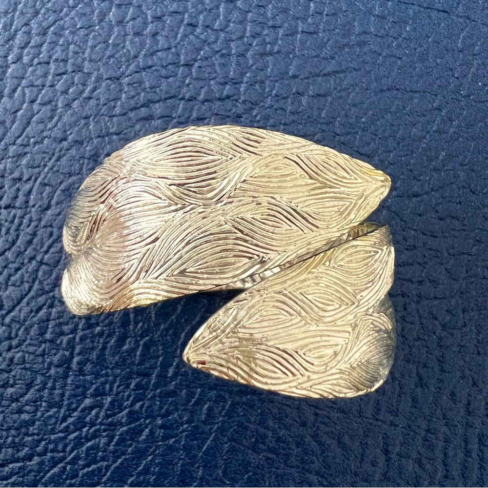 Vintage cuff leaf bracelet